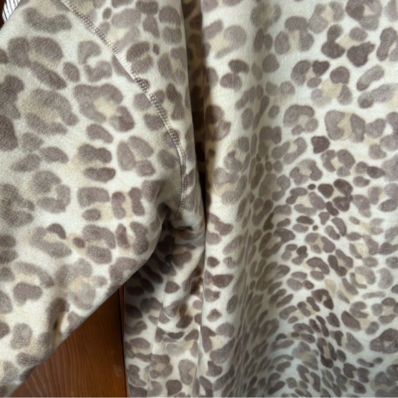 HUE Cream and Brown robe Cozy Fleece cover up - Picture 12 of 16